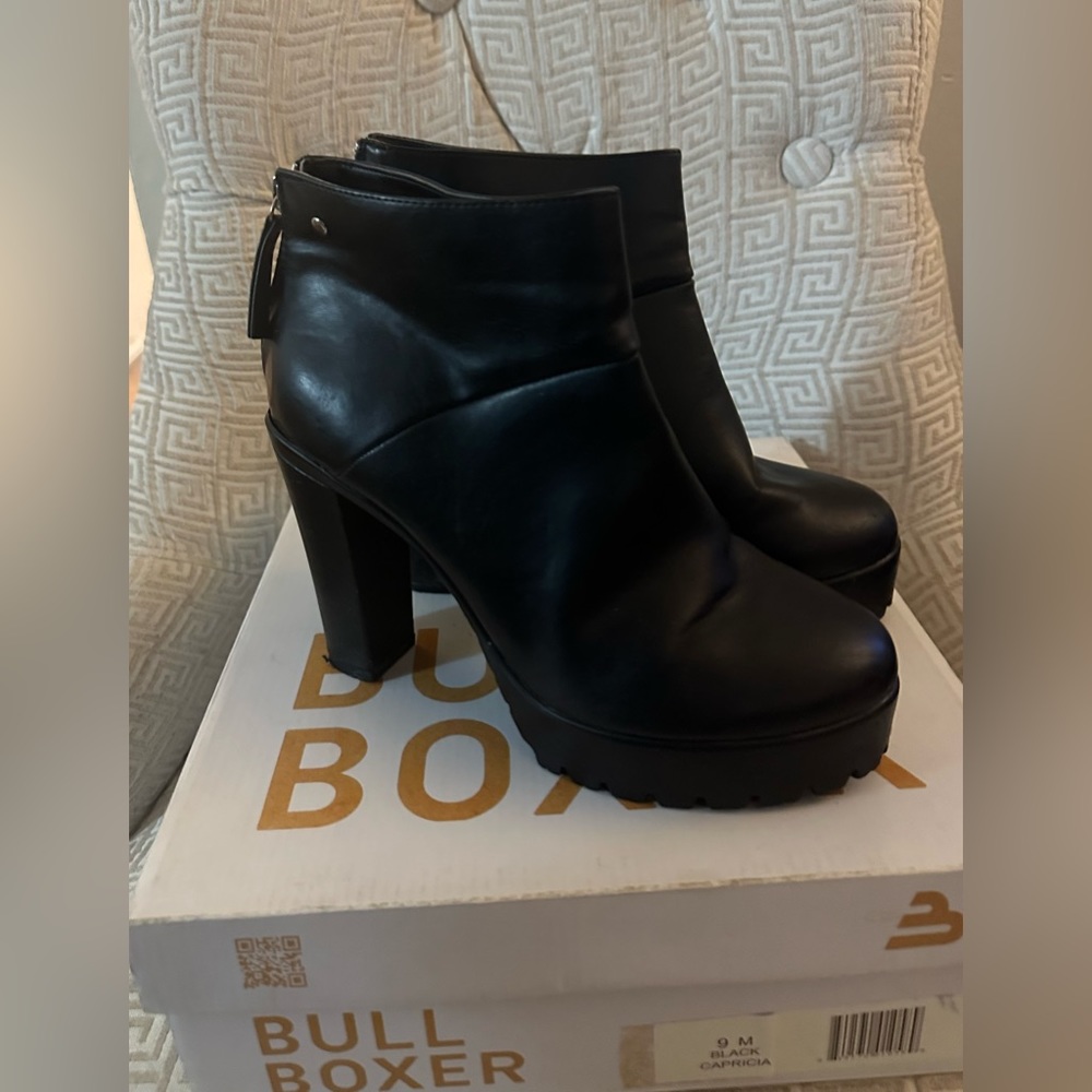 Bull Boxer Capricia Heeled Booties